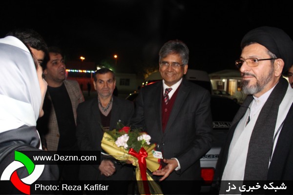  استقبال مسئولین از سفیر هند در فرودگاه دزفول