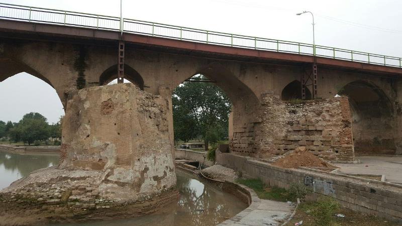  پل باستانی دزفول در حال تخریب است/اگر نبود بودجه  و اعتبار بهانه است از مردم و خیرین در خواست کنید!
